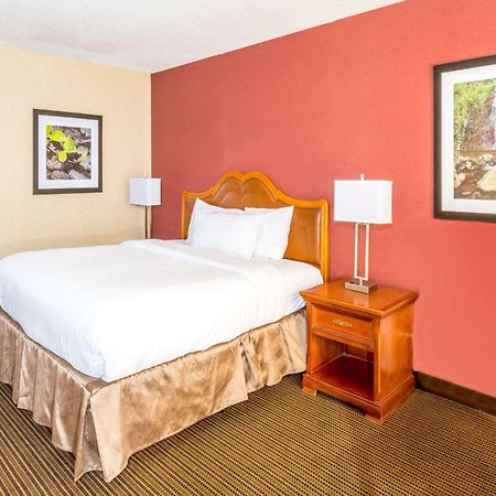 Ramada By Wyndham Salt Lake City North Temple Eksteriør billede