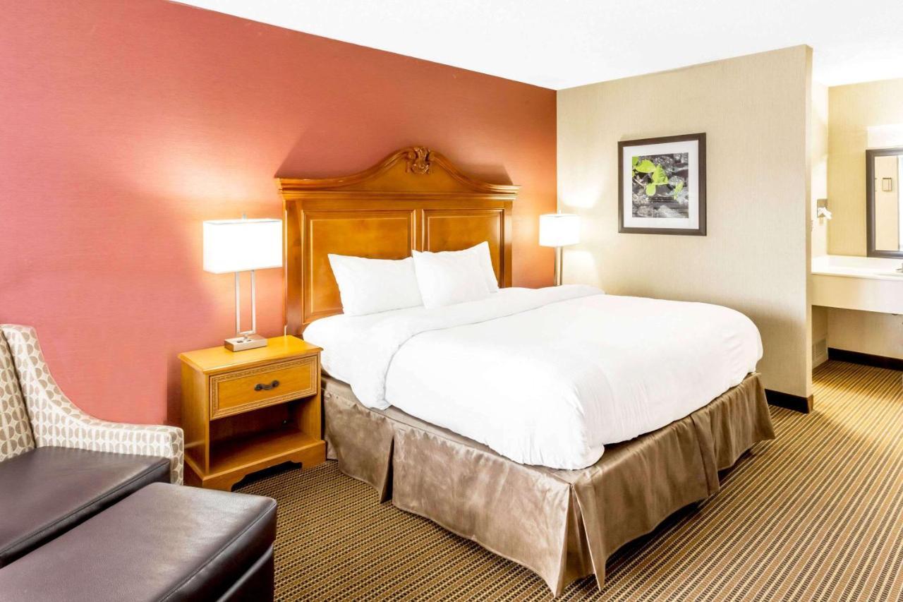 Ramada By Wyndham Salt Lake City North Temple Eksteriør billede