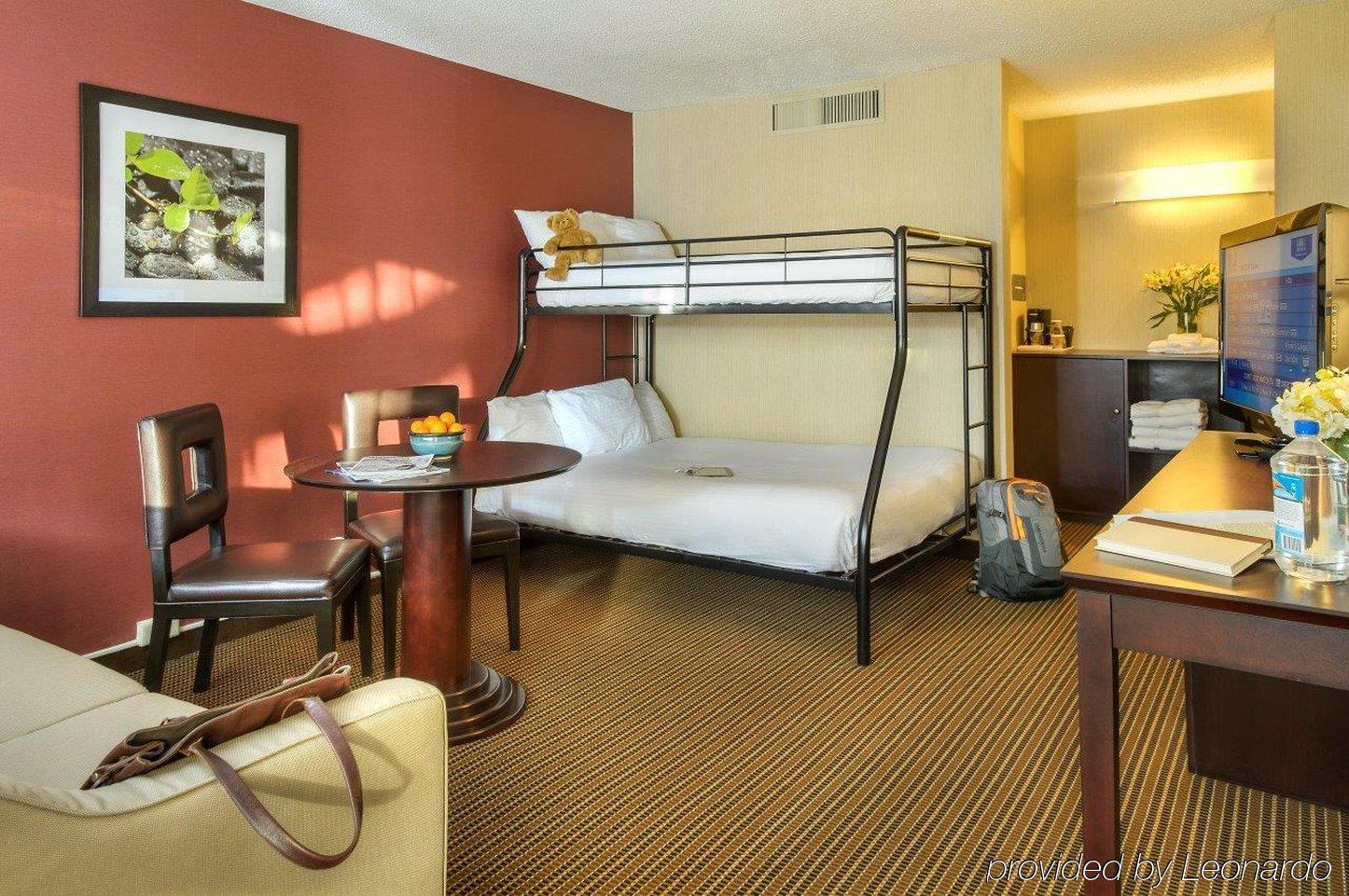 Ramada By Wyndham Salt Lake City North Temple Eksteriør billede