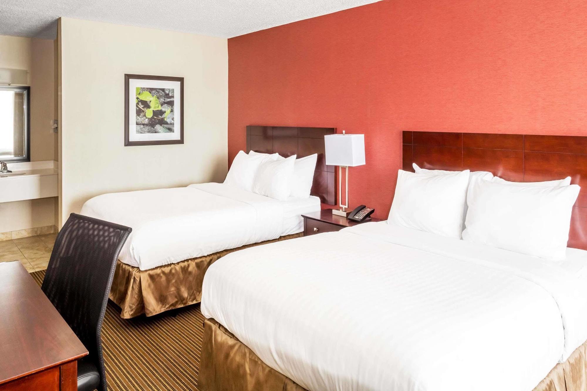 Ramada By Wyndham Salt Lake City North Temple Eksteriør billede