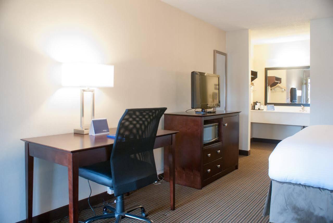 Ramada By Wyndham Salt Lake City North Temple Eksteriør billede